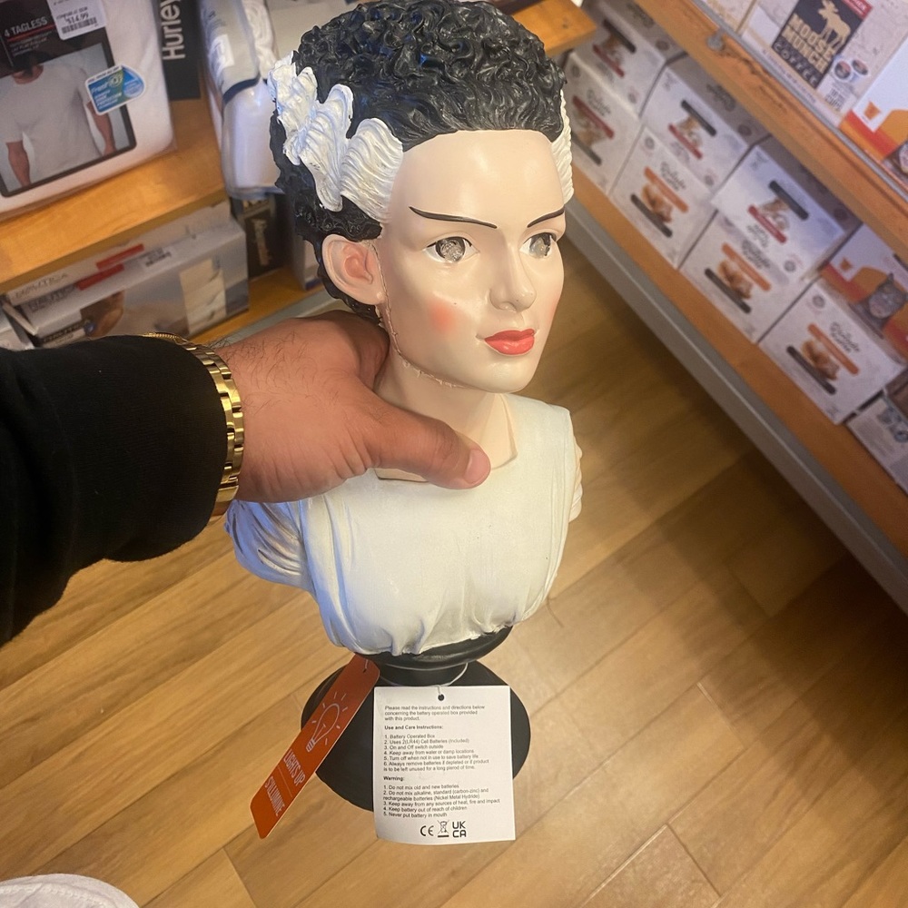 Bride of Frankenstein bust NWT